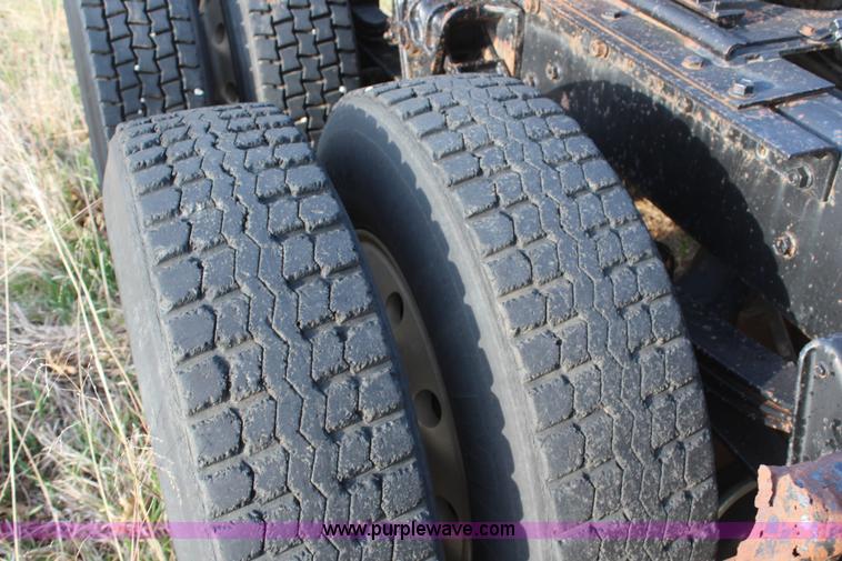 image for item H6007 1993 GMC WG64 semi truck