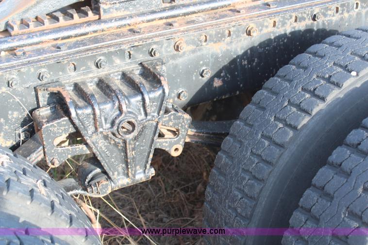 image for item H6007 1993 GMC WG64 semi truck