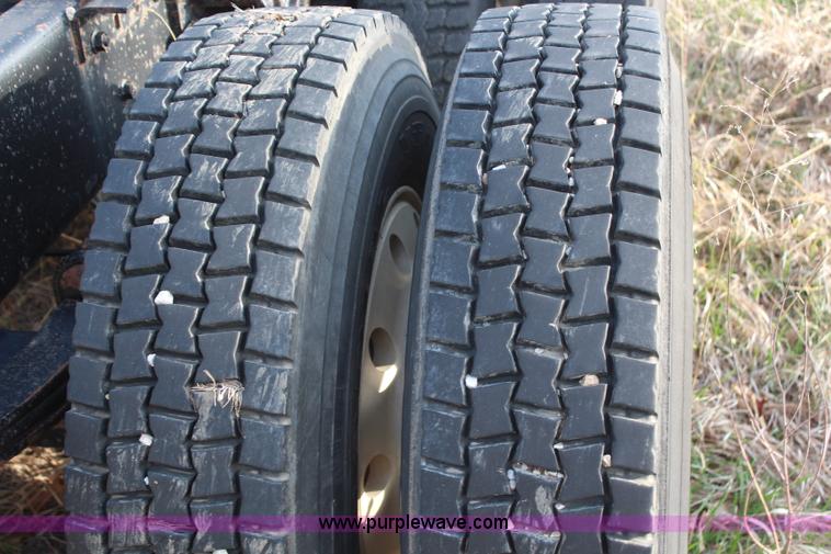 image for item H6007 1993 GMC WG64 semi truck