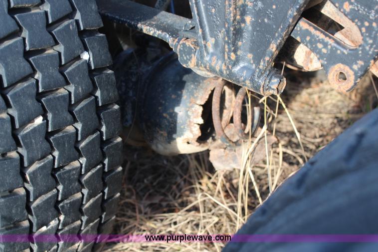 image for item H6007 1993 GMC WG64 semi truck