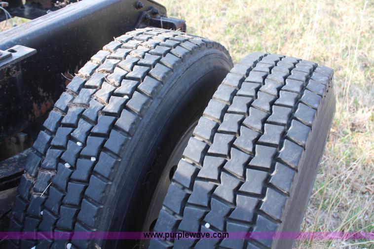 image for item H6007 1993 GMC WG64 semi truck