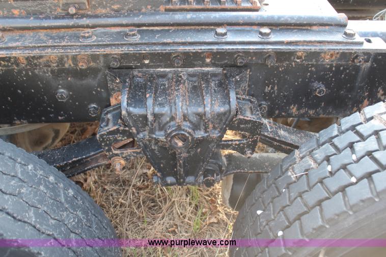 image for item H6007 1993 GMC WG64 semi truck