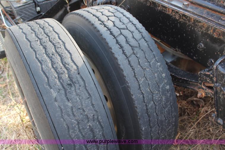 image for item H6007 1993 GMC WG64 semi truck