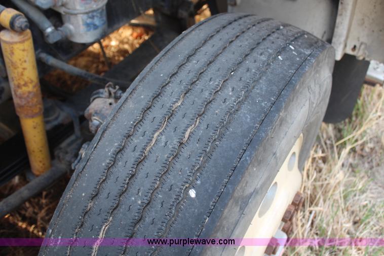 image for item H6007 1993 GMC WG64 semi truck