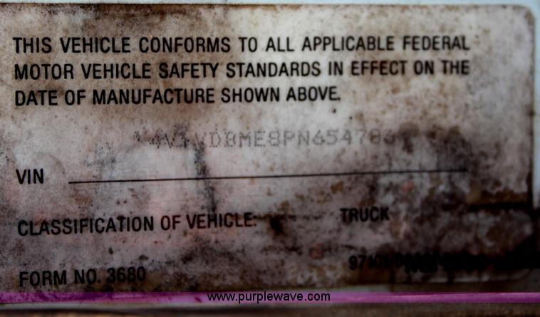 image for item H6007 1993 GMC WG64 semi truck