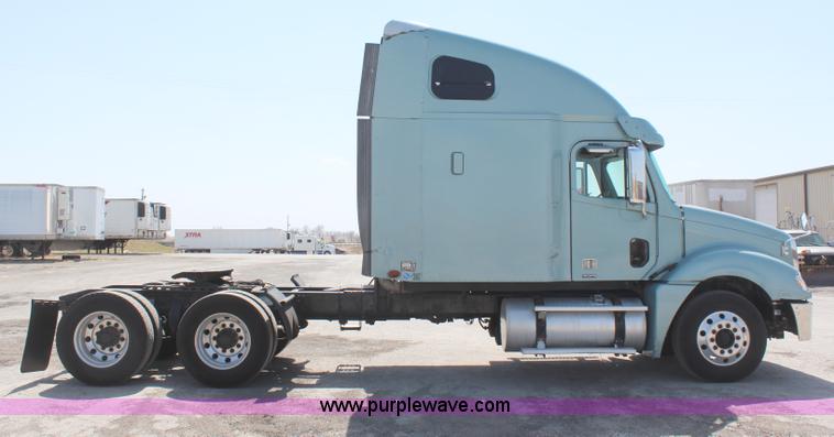 image for item H6220 2007 Freightliner Columbia semi truck