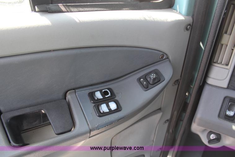 image for item H6220 2007 Freightliner Columbia semi truck