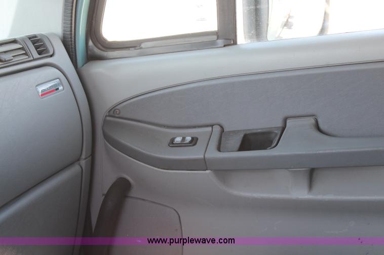 image for item H6220 2007 Freightliner Columbia semi truck