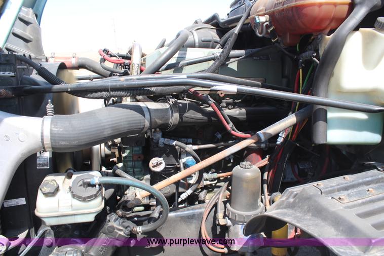 image for item H6220 2007 Freightliner Columbia semi truck