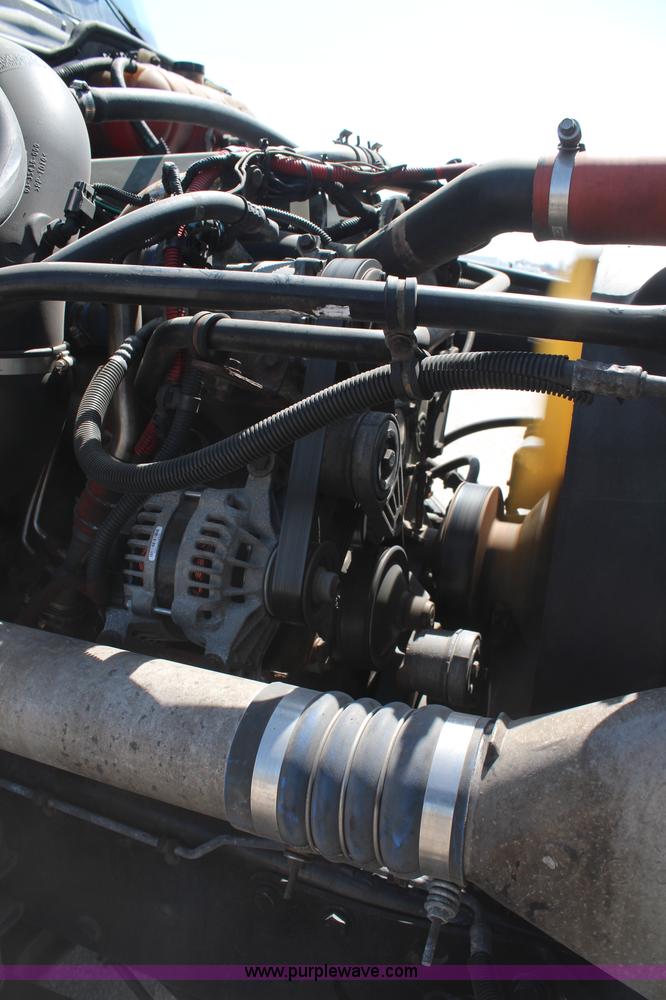 image for item H6220 2007 Freightliner Columbia semi truck