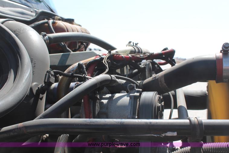 image for item H6220 2007 Freightliner Columbia semi truck