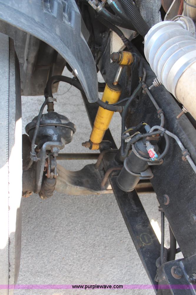 image for item H6220 2007 Freightliner Columbia semi truck