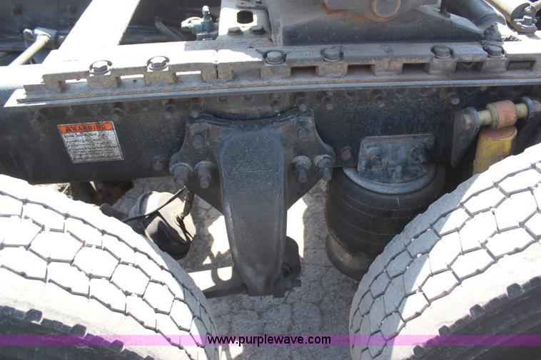 image for item H6220 2007 Freightliner Columbia semi truck