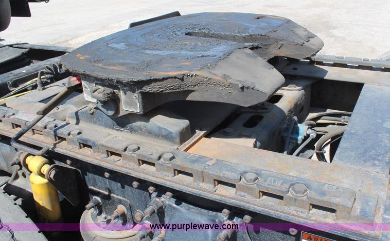 image for item H6220 2007 Freightliner Columbia semi truck