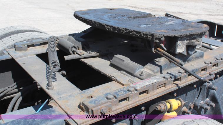 image for item H6220 2007 Freightliner Columbia semi truck