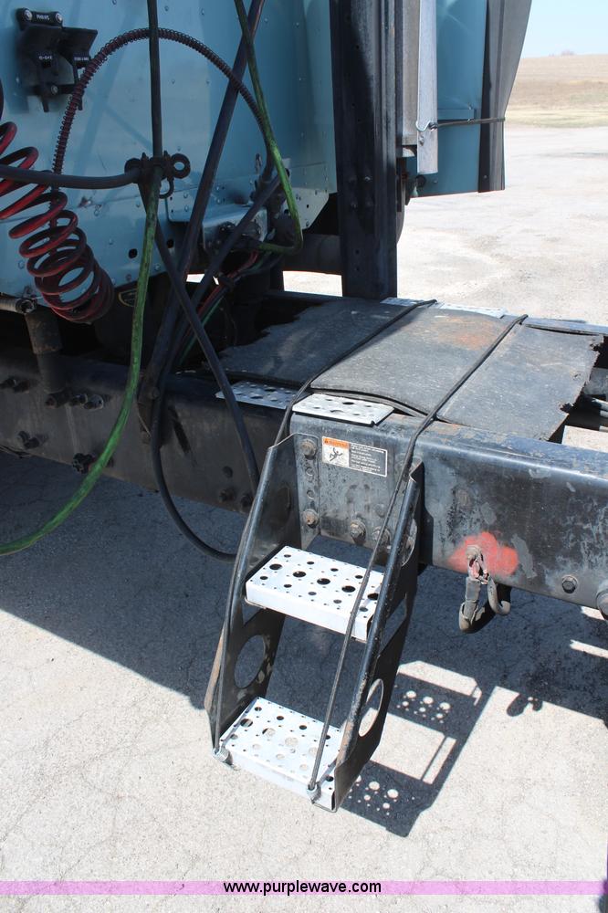 image for item H6220 2007 Freightliner Columbia semi truck