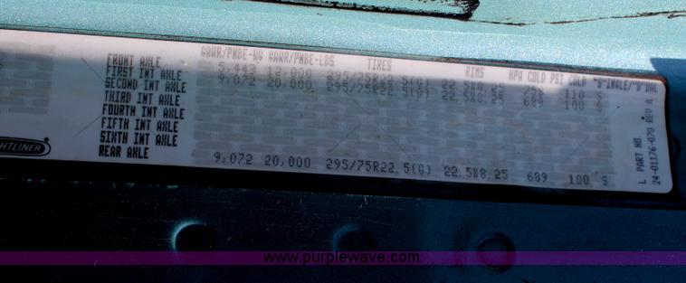 image for item H6220 2007 Freightliner Columbia semi truck