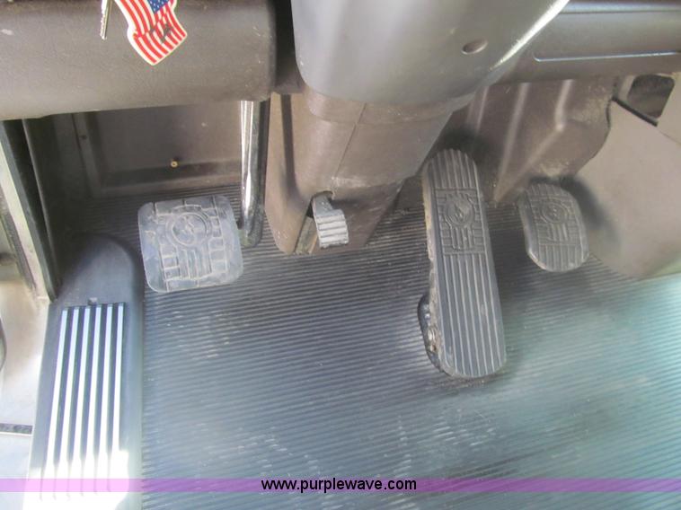 image for item I7073 2007 Kenworth T600 semi truck