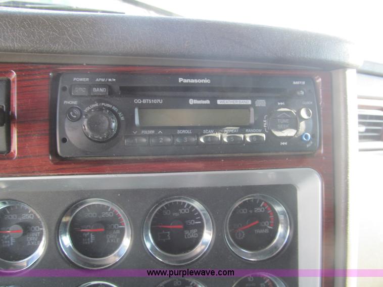 image for item I7073 2007 Kenworth T600 semi truck