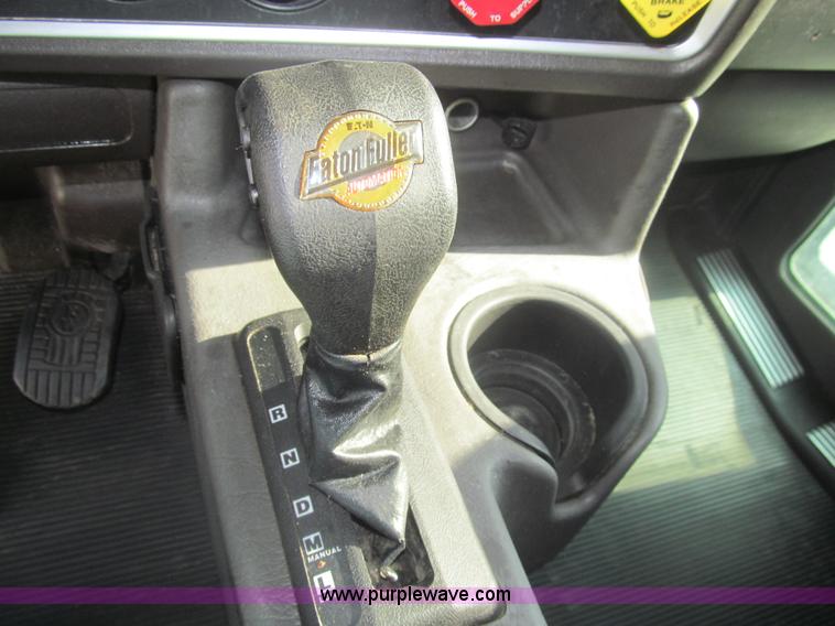 image for item I7073 2007 Kenworth T600 semi truck