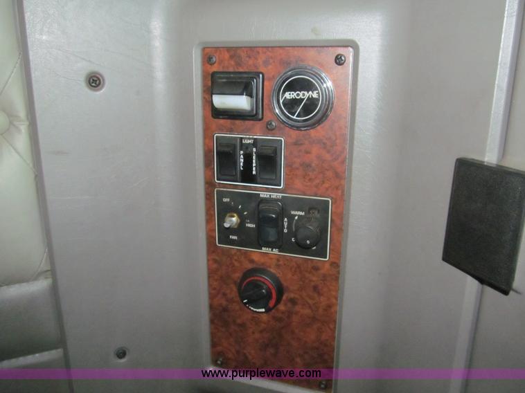 image for item I7073 2007 Kenworth T600 semi truck