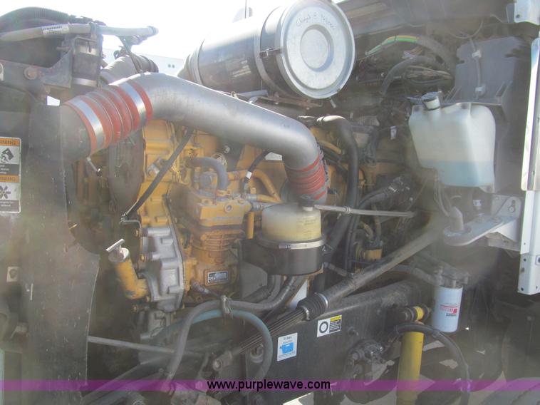 image for item I7073 2007 Kenworth T600 semi truck