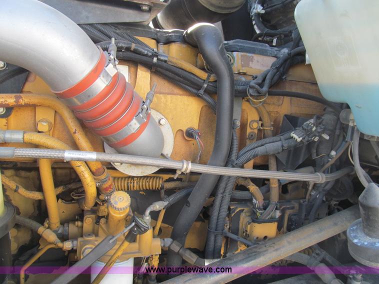 image for item I7073 2007 Kenworth T600 semi truck