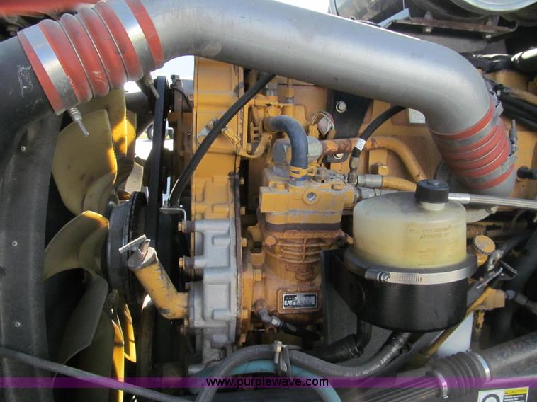 image for item I7073 2007 Kenworth T600 semi truck