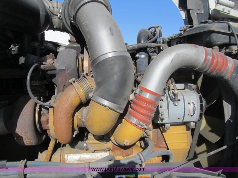 image for item I7073 2007 Kenworth T600 semi truck