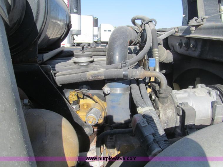 image for item I7073 2007 Kenworth T600 semi truck