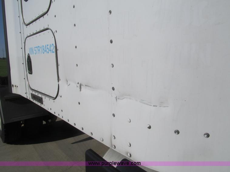 image for item I7073 2007 Kenworth T600 semi truck