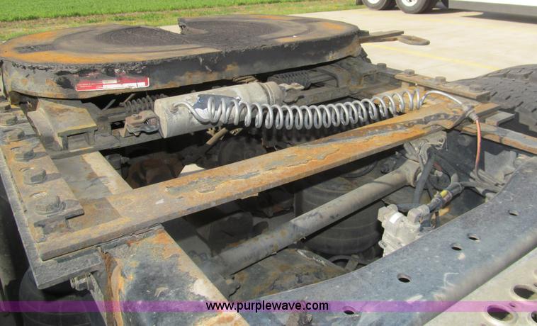 image for item I7073 2007 Kenworth T600 semi truck