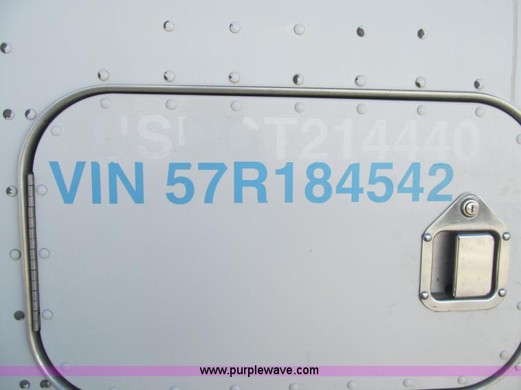 image for item I7073 2007 Kenworth T600 semi truck