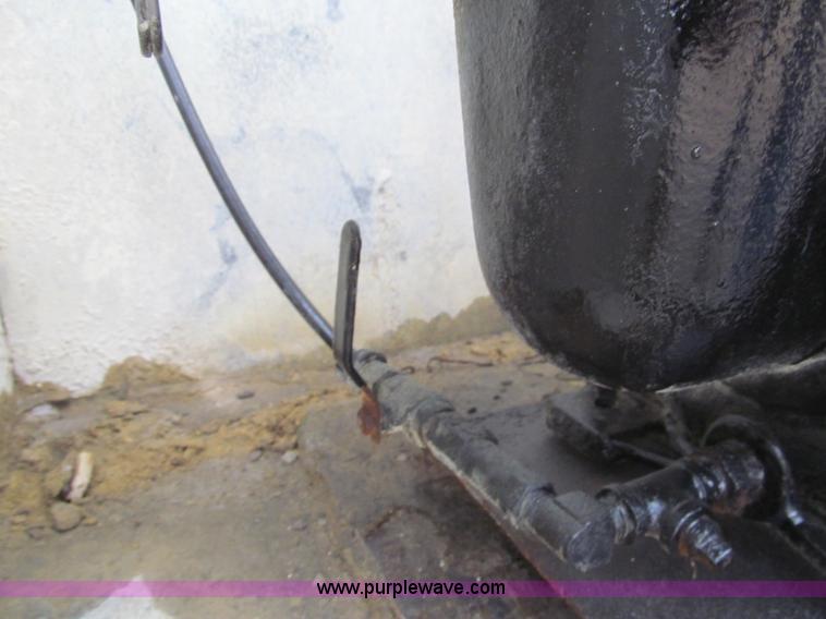 image for item I7149 1982 Fruehauf aluminum tanker trailer