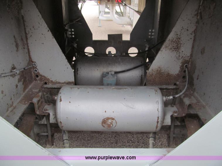 image for item I7149 1982 Fruehauf aluminum tanker trailer