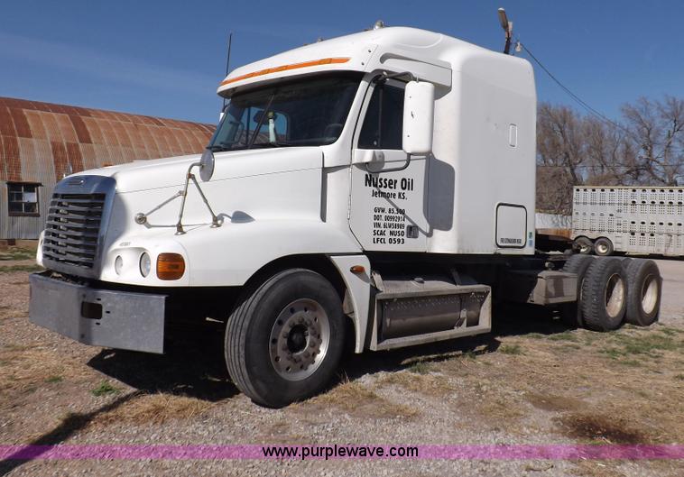 image for item I9003 2006 Freightliner ST120 semi truck