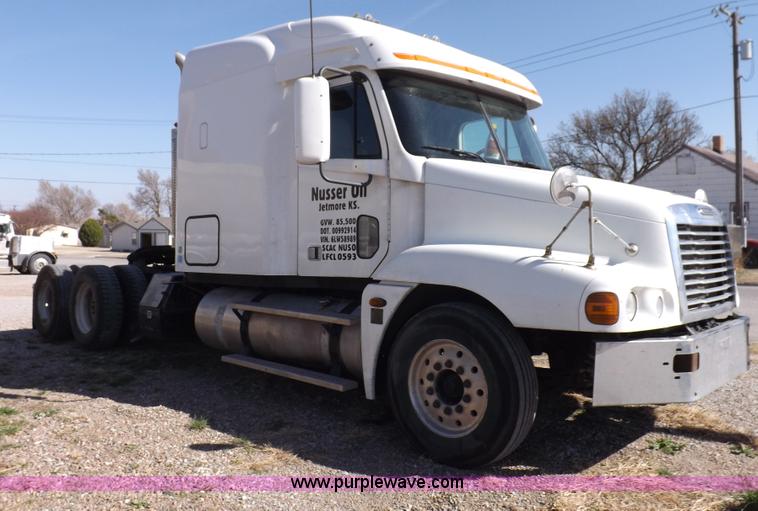 image for item I9003 2006 Freightliner ST120 semi truck