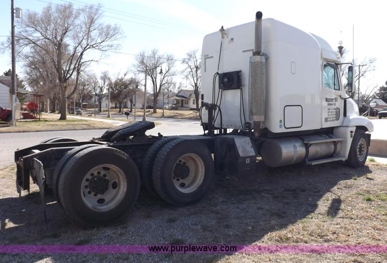 image for item I9003 2006 Freightliner ST120 semi truck