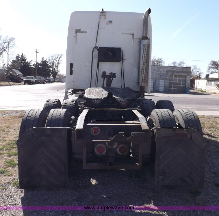 image for item I9003 2006 Freightliner ST120 semi truck