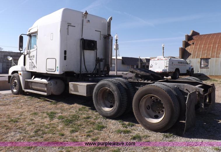 image for item I9003 2006 Freightliner ST120 semi truck