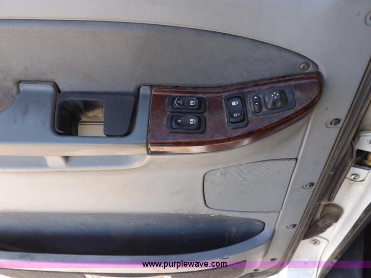 image for item I9003 2006 Freightliner ST120 semi truck