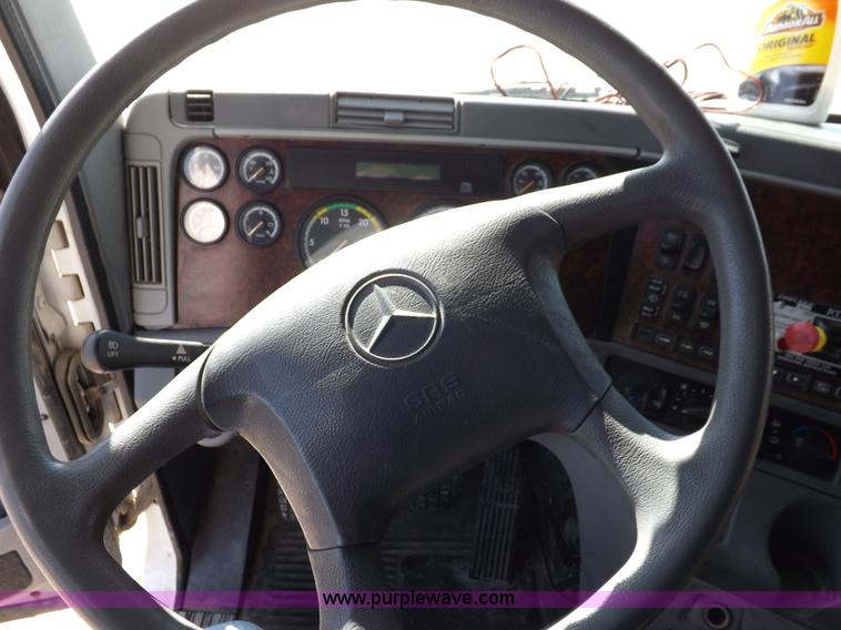 image for item I9003 2006 Freightliner ST120 semi truck