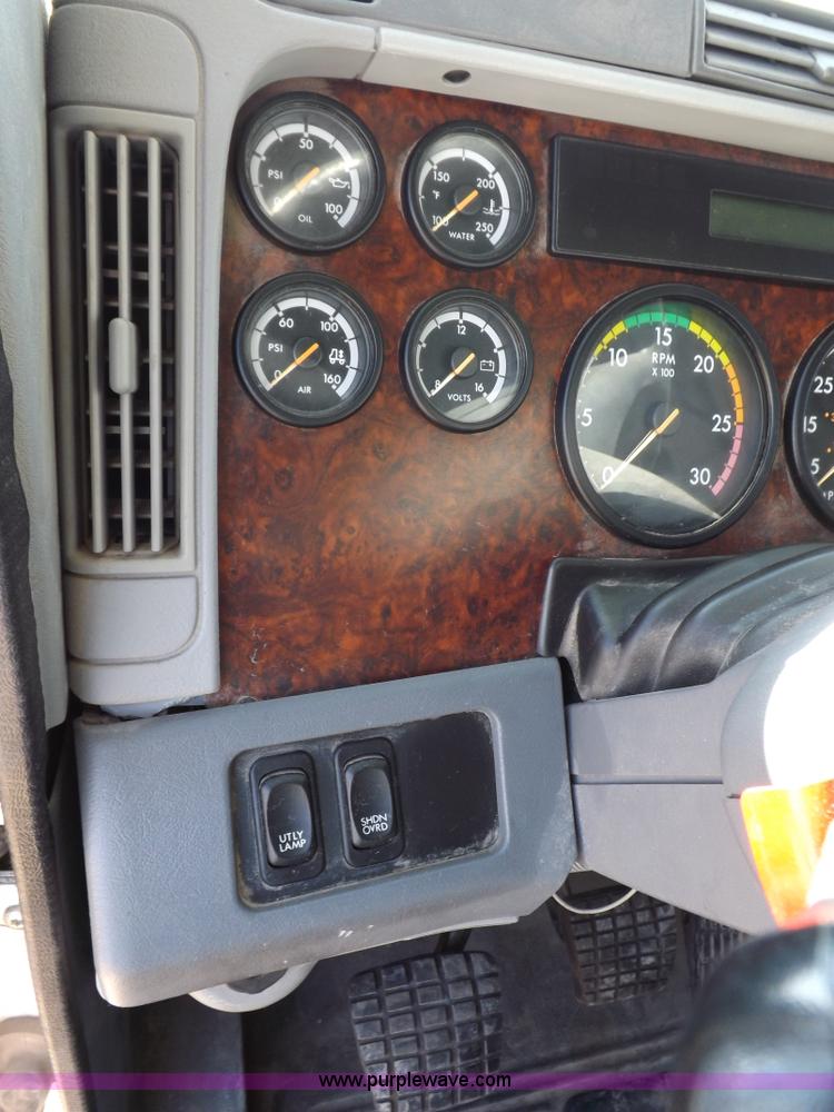 image for item I9003 2006 Freightliner ST120 semi truck