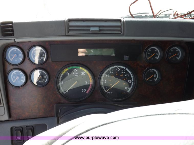 image for item I9003 2006 Freightliner ST120 semi truck