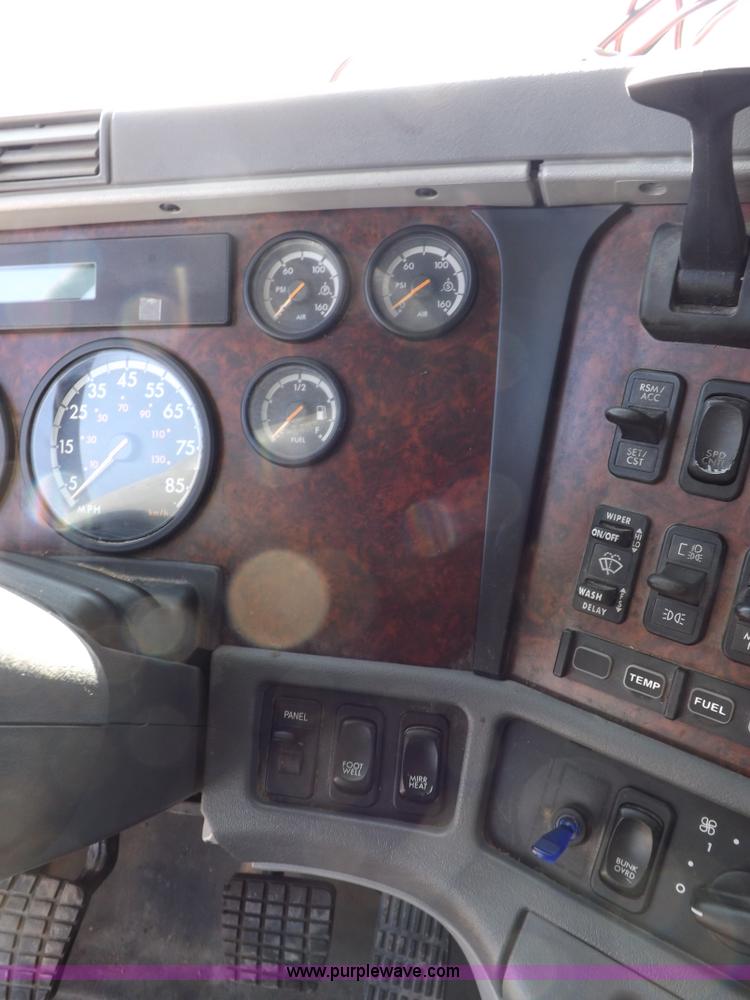 image for item I9003 2006 Freightliner ST120 semi truck