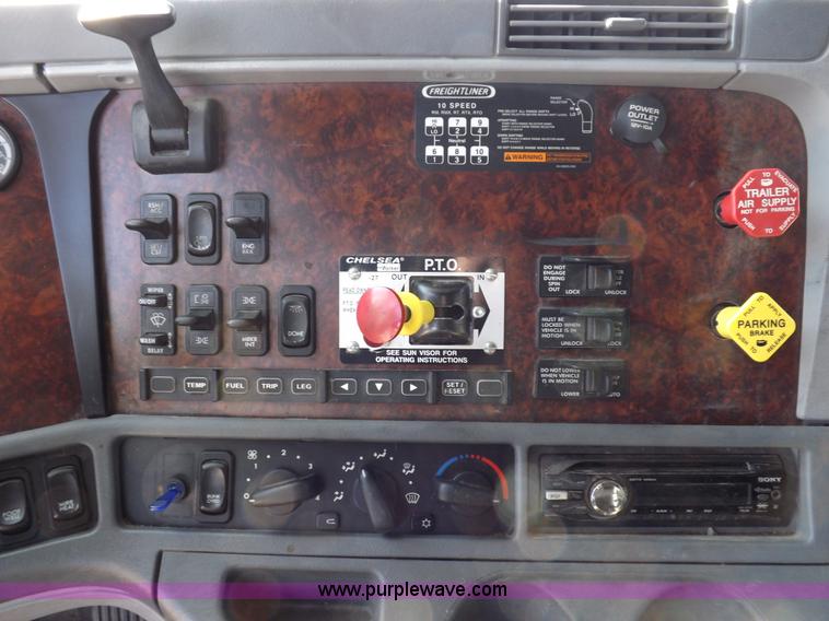 image for item I9003 2006 Freightliner ST120 semi truck