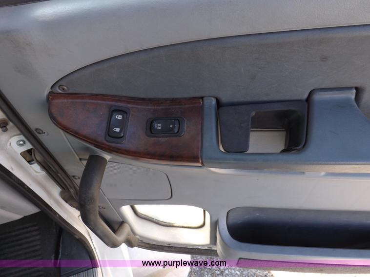 image for item I9003 2006 Freightliner ST120 semi truck