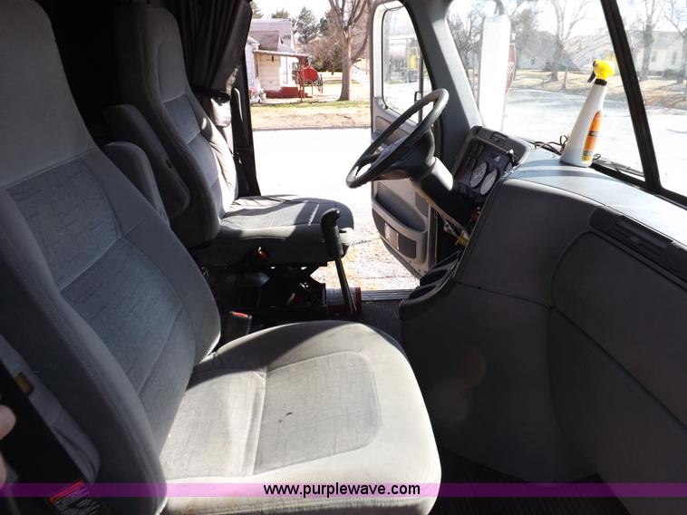 image for item I9003 2006 Freightliner ST120 semi truck