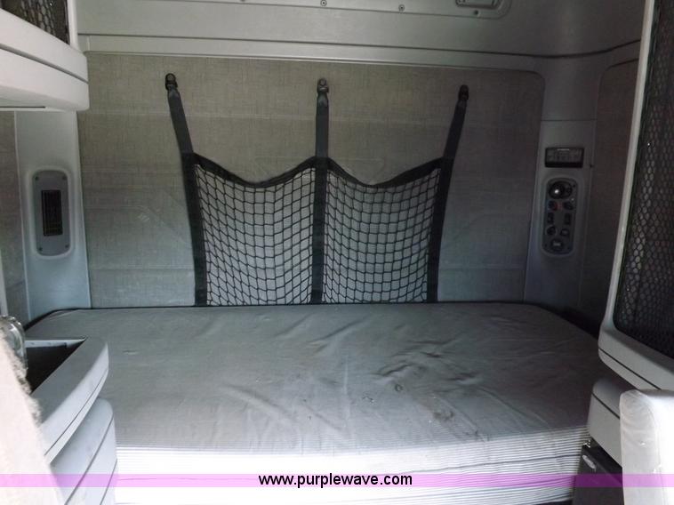 image for item I9003 2006 Freightliner ST120 semi truck