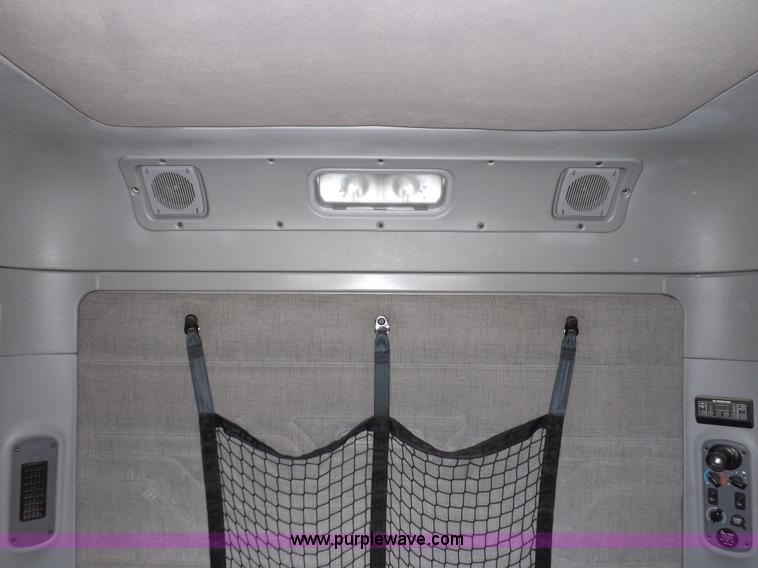 image for item I9003 2006 Freightliner ST120 semi truck